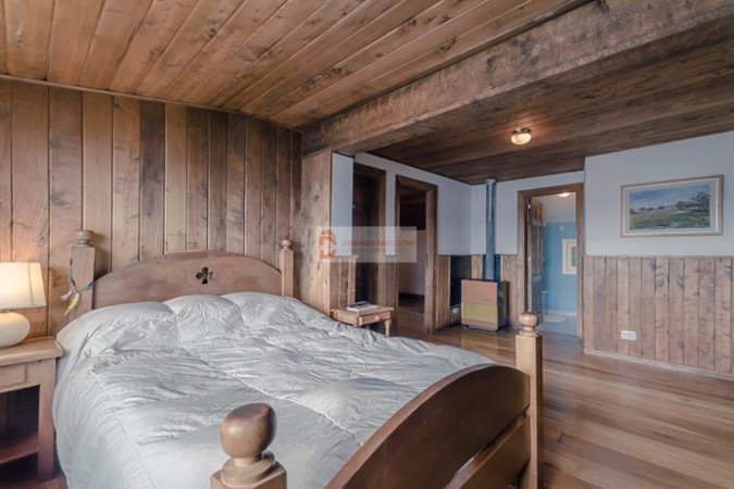 Casa sobre costa al Lago Nahuel Huapi - San Carlos de Bariloche - PATAGONIA 