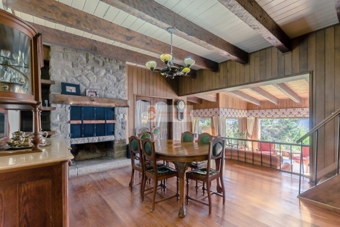 Casa sobre costa al Lago Nahuel Huapi - San Carlos de Bariloche - PATAGONIA 