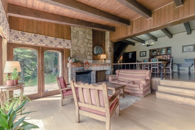 Casa sobre costa al Lago Nahuel Huapi - San Carlos de Bariloche - PATAGONIA 