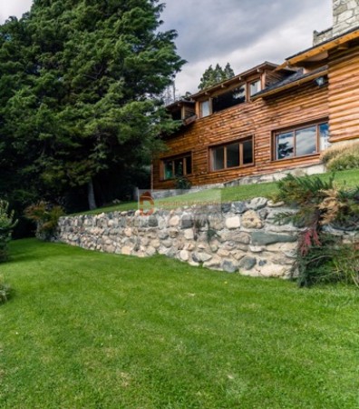 Casa sobre costa al Lago Nahuel Huapi - San Carlos de Bariloche - PATAGONIA 