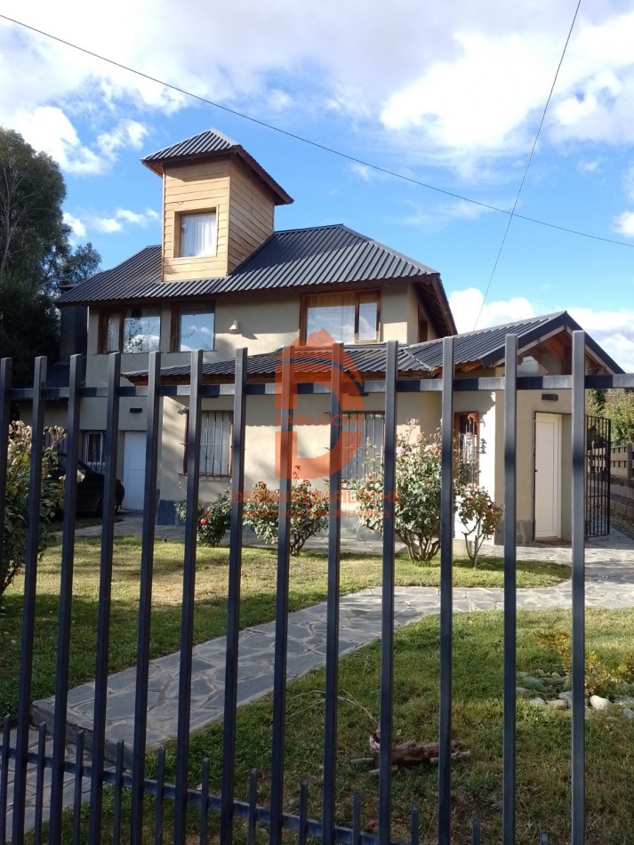 Casa y 3 dptos en venta - San Carlos de Bariloche